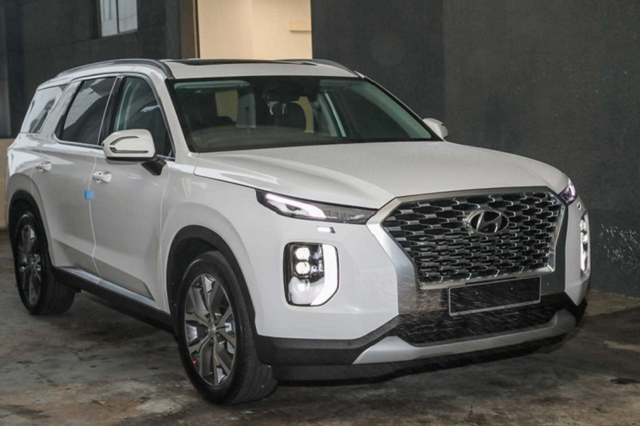 Cấu hình hệ truyền động đầu tiên cho  Hyundai Palisade 2022 mới tại Malaysia là loại máy dầu tăng áp 4 xy-lanh 2.2L cho ra công suất tối đa 200 mã lực tại 3.800 vòng/phút và momen xoắn cực đại 440 Nm tại 1.750 - 2.750 vòng/phút. Đi kèm là hộp số tự động 8 cấp và hệ dẫn động 4 bánh toàn thời gian, cho phép chiếc SUV cỡ lớn tăng tốc từ 0 - 100 km/h trong 10,2 giây và đạt tốc độ tối đa 190 km/h.