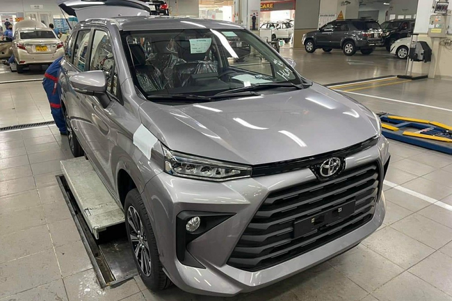 Theo hình ảnh đăng lên fanpage chính thức của Toyota Việt Nam cách đây không lâu, cặp đôi MPV cỡ nhỏ  Toyota Avanza Premio và Veloz Cross sẽ chính thức ra mắt vào ngày 22/3 tới đây. Trước thời điểm đó, Toyota Avanza Premio 2022 đã bất ngờ xuất hiện tại đại lý.