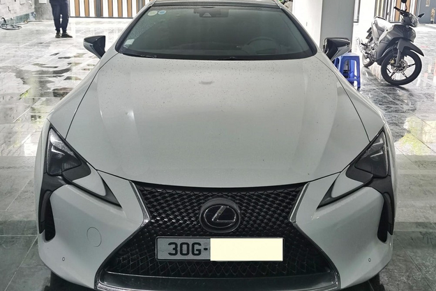 Số lượng dòng xe thể thao  Lexus LC Coupe tại Việt Nam chỉ đếm trên đầu ngón tay nên các thông tin rao bán mẫu xe này luôn nhận được sự quan tâm không nhỏ của giới mê xe và các tay chuyên sưu tập xe thể thao hàng hiếm.     