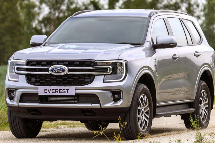 Tại Thái Lan,  Ford Everest 2023 bản Trend 2.0 Turbo 2WD 6AT có giá bán 1,334 triệu Baht (tương đương 853 triệu đồng). Đây là phiên bản rẻ nhất của dòng xe Ford Everest 2022 thế hệ mới tại Thái Lan, định vị thấp hơn phiên bản Sport và Titanium.