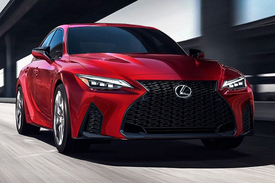 Mới đây, Lexus chính thức công bố IS 500 F Sport Performance tại thị trường Nhật Bản. Trước đó, mẫu xe này được ra mắt tại Bắc Mỹ hồi tháng 9 năm ngoái.  Lexus IS 500 F Sport Performance 2022 phiên bản Nhật được trang bị động cơ V8 5.0 lít hút khí tự nhiên sản sinh công suất 475 mã lực (354 kW / 481 PS) và mô-men xoắn 535 Nm (394,6 lb-ft).