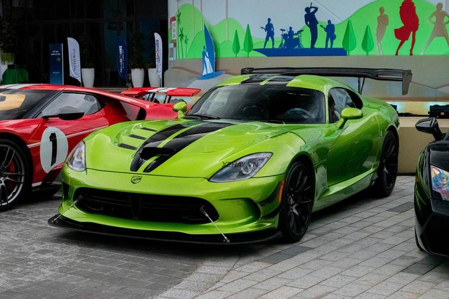 Chiếc xe đua đường phố  Dodge SRT Viper ACR hàng hiếm này được đưa vể nước vào khoảng tháng 4 năm nay. Tính đến thời điểm hiện tại đây là chiếc Dodge Viper ACR thứ 2 tại dải đất hình chữ S, tuy nhiên đây lại là chiếc đầu tiên của thế hệ thứ 5.