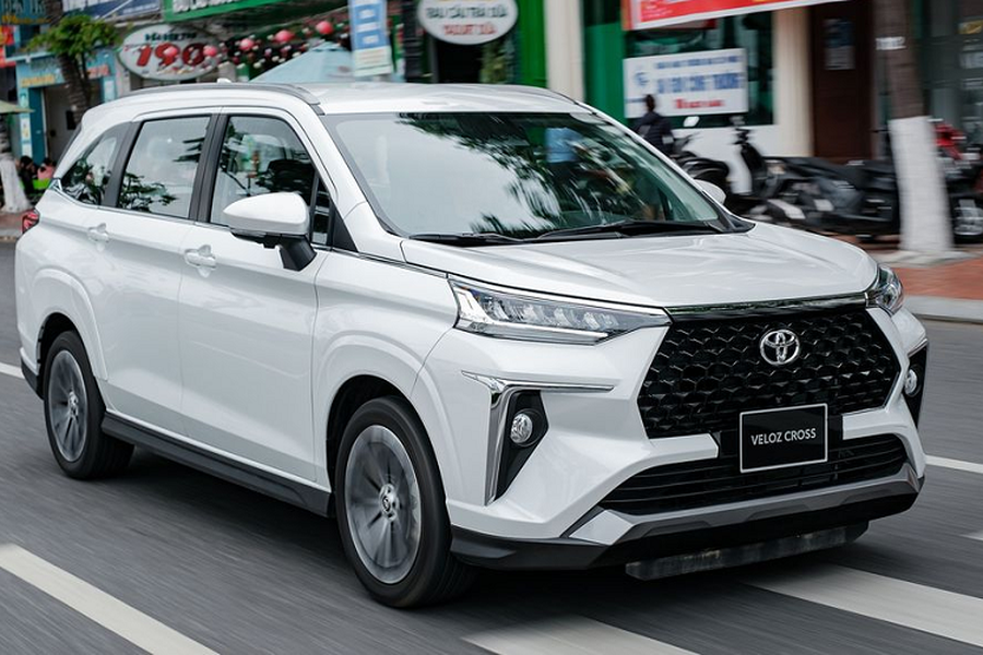 Theo đại lý,  giá xe Toyota Veloz Cross tăng từ 5 - 7 triệu đồng so với mức hiện tại và thời điểm điều chỉnh diễn ra cuối tháng 11 hoặc đầu tháng 12.