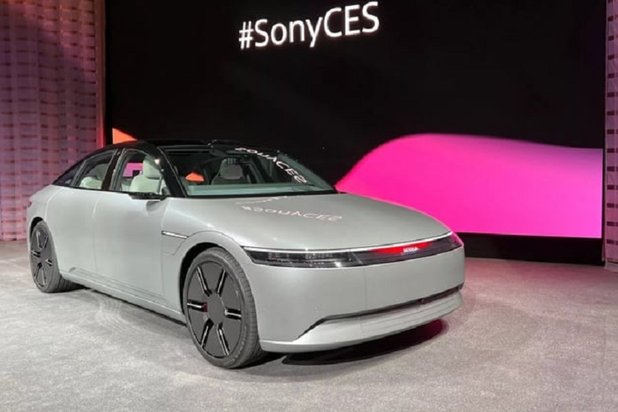 Trung tâm gian hàng  Sony Honda Mobility tại CES 2023 là nguyên mẫu Afeela Sedan tự lái hiện đại, sang trọng, dày đặc công nghệ, với mốc bán ra tại Bắc Mỹ dự kiến vào năm 2026.