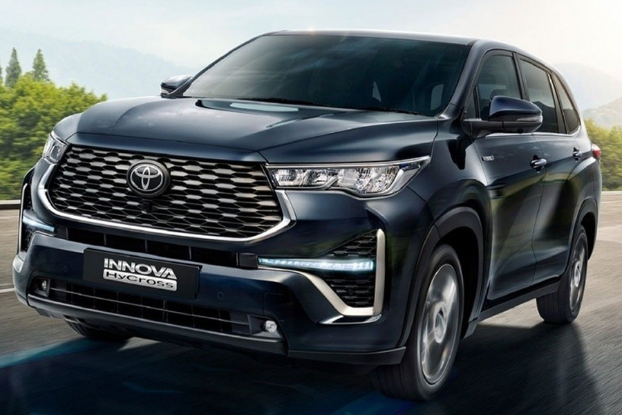 Vào hồi cuối tháng 11 năm ngoái, hãng Toyota đã chính thức ra mắt thế hệ mới của dòng xe Innova ở thị trường Indonesia và Ấn Độ. Ở thị trường Indonesia, mẫu MPV này có tên đầy đủ là  Toyota Kijang Innova Zenix 2023 mới trong khi tên gọi ở Ấn Độ là Innova HyCross.