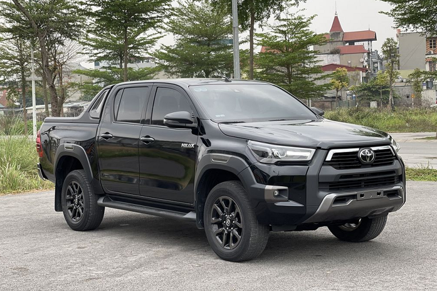 Hilux là một chiếc xe ôtô được thừa hưởng nhiều ưu điểm của các mẫu xe nhà Toyota. Theo đánh giá của nhiều thợ chuyên nghiệp,  Toyota Hilux tại Việt Nam được đánh giá cao về độ bền của động cơ, hộp số và tiện nghi khác. Xe Hilux hiếm khi gặp sự cố và ít phải bảo dưỡng định kỳ.