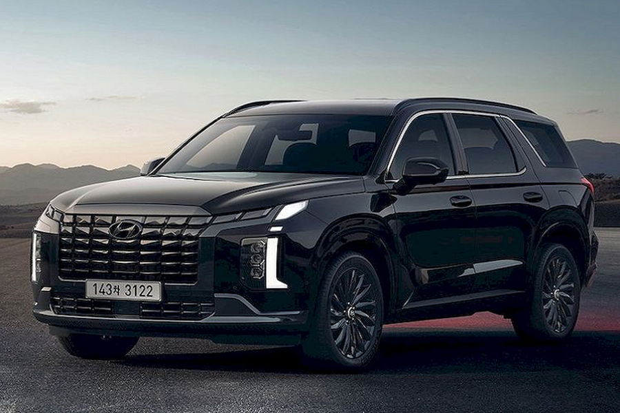 Hyundai mới đây đã bổ sung hai phiên bản mới là LeBlanc và Calligraphy Black Edition cho dòng SUV cỡ lớn  Hyundai Palisade 2023 mới. Trong khi Palisade bản LeBlanc hướng tới nhóm khách hàng ưa chuộng phong cách sang trọng thì Calligraphy Black Edition lại hướng tới người dùng ưa chuộng sự cá tính với tất cả chi tiết từ ngoài vào trong đều được bao phủ bởi một màu đen huyền bí.