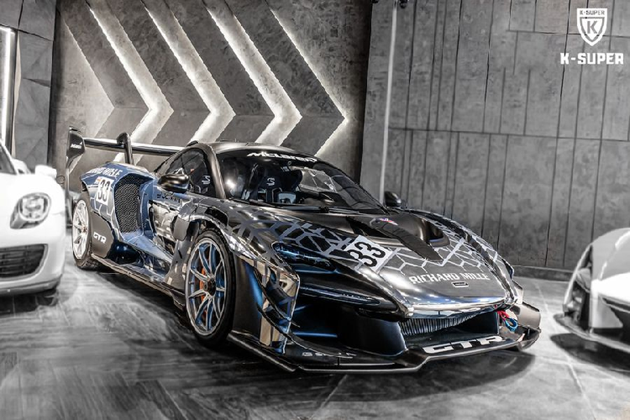 Mẫu  hypercar McLaren Senna GTR mới lần đầu được giới thiệu tại sự kiện Goodwood Members' Meeting hồi năm 2019. Theo thông tin từ nhà sản xuất, xe này được sản xuất với số lượng giới hạn chỉ 75 chiếc trên toàn cầu, đi kèm giá bán lên tới 1,6 triệu USD (khoảng 37,9 tỷ đồng).