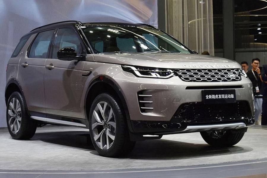 Vào ngày 24/7/2023 vừa qua,  Land Rover Discovery Sport thế hệ mới đã chính thức ra mắt tại thị trường Trung Quốc. Mẫu xe SUV này ra mắt chỉ đúng 1 tháng sau khi ra mắt thế giới, xe có tổng cộng 3 mẫu được ra mắt, bao gồm hai mẫu xăng + 48V hybrid nhẹ và một mẫu plug-in hybrid.