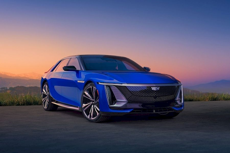 Chính thức ra mắt vào tháng 10 năm ngoái,  Cadillac Celestiq EV 2023 mới là mẫu sedan thuần điện đầu bảng của thương hiệu xe sang Mỹ, sở hữu ngoại hình ấn tượng, công nghệ tiên tiến nhất và nội thất sang trọng. Được sản xuất nhằm hướng tới nhóm khách hàng thượng lưu, Celestiq đương nhiên có mức giá không hề rẻ.