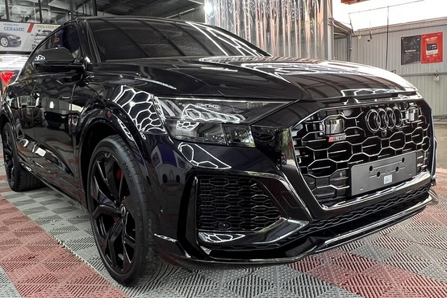 Khi đã quá ngán với hơn 70 xe Audi Q8 đang có mặt, 1 đại gia đến từ Nghệ An quyết định tậu  SUV hạng sang Audi RS Q8, được mệnh danh từng là 1 trong các xe SUV hạng sang nhanh nhất thế giới.