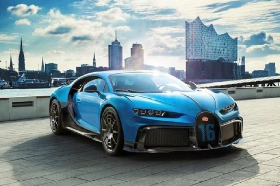 Chính vì thế, chỉ những triệu phú đô la mới có thể  sở hữu Bugatti Chiron. Không có gì quá ngạc nhiên khi những chi phí đi kèm mẫu siêu xe này cũng “ngốn” một khoản tiền không hề nhỏ của chủ nhân nó.