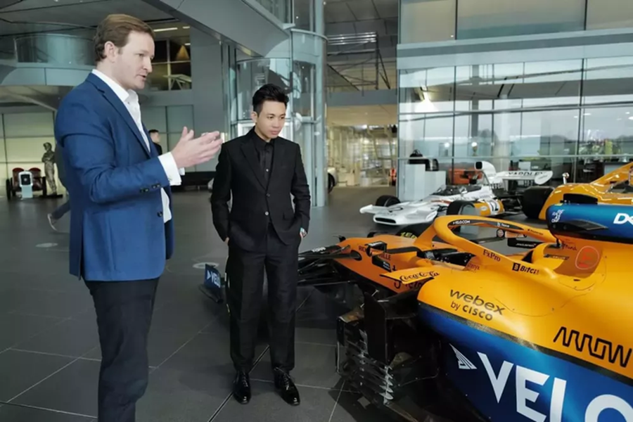 Chiếc  McLaren Elva của Minh Nhựa đặt mua 2 năm qua đã về đến Việt Nam, đã làm cho giới mê xe không khỏi vui mừng, phấn khởi, vì đã rất lâu rồi, cộng đồng mạng trong nước mới đón nhận 1 chiếc siêu xe mang tầm đẳng cấp từ việc sản xuất giới hạn, xe bán đắt đỏ cho đến, việc xe không sử dụng mui, cũng là điểm nhấn quan trọng.