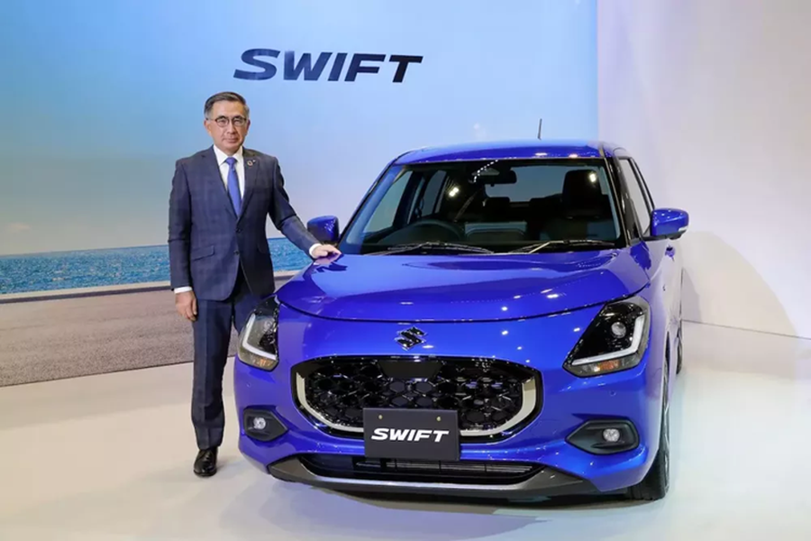 Sau khi ra mắt trong triển lãm Japan Mobility Show 2023 diễn ra vào tháng 10 năm nay dưới dạng xe concept,  Suzuki Swift 2024 mới đã chính thức được bán ra ở thị trường quê nhà Nhật Bản. Tuy là thế hệ mới nhưng mẫu xe hatchback hạng B này chỉ được nâng cấp nhẹ về mặt thiết kế và trang bị.