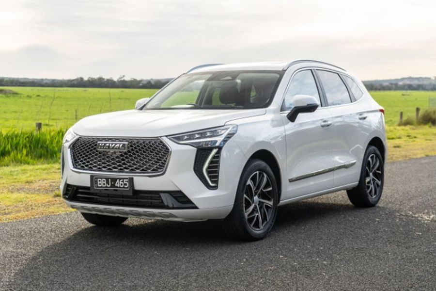 Dự kiến,  Haval Jolion 2024 mới sẽ được phân phối với hai phiên bản là xăng và hybrid. Giá xe sẽ dao động quanh mức 700 triệu đồng. Nếu thông tin này là thật thì phân khúc SUV/CUV cỡ B tại Việt Nam sẽ rất sôi động khi ngay từ đầu năm đã đón nhận đến hai “tân binh” là Mitsubishi Xforce và Haval Jolion.