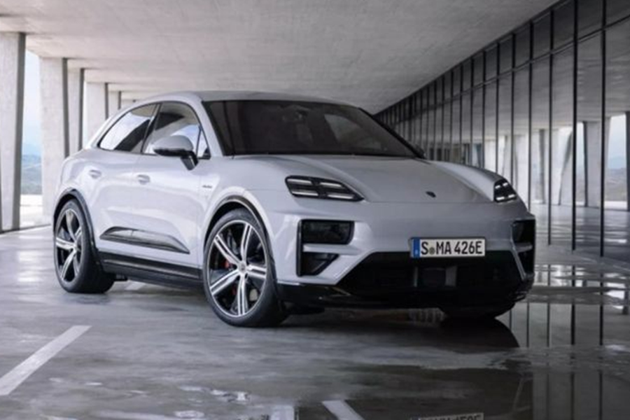  Porsche Macan EV 2024 mới đã chính thức được công bố ra mắt. Mẫu SUV hạng sang này hiện được phân phối với 2 phiên bản gồm: Macan 4 có giá khởi điểm 78.800 USD (khoảng 1,93 tỷ đồng) và bản Turbo tới 105.300 USD (tương đương 2,6 tỷ đồng), chưa bao gồm phí vận chuyển.