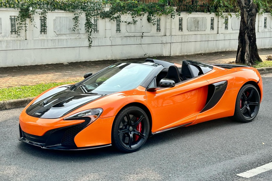  McLaren 650S Spider rao bán với giá hơn 7 tỷ đồng. Siêu xe này được đưa về Việt Nam từ năm 2016 thông qua đơn vị nhập khẩu tư nhân. Trước đó, xe từng thuộc sở hữu của "vua cafe" Đặng Lê Nguyên Vũ, rồi đến thiếu gia Nghiêm Đức - chồng cũ của hotgirl Diệp Lâm Anh và giờ đây, sau khi qua tay nhiều đời chủ, xe lại mang biển Hà Nội.