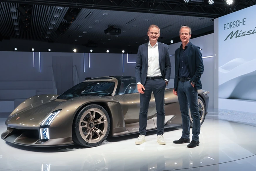 Tại sự kiện “75 Years of Porsche Sports Cars”, Porsche đã chính thức giới thiệu mẫu concept Mission X. Đây được xem là bước khởi đầu để hãng xe thể thao danh tiếng đến từ Stuttgart ra mắt mẫu hypercar thay thế cho  Porsche 918 Spyder mui trần.