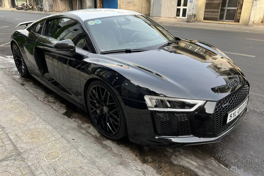 Được biết, ông  Đặng Lê Nguyên Vũ tậu Audi R8 hàng hiếm này vào năm ngoái, với số tiền khoảng gần 9 tỷ đồng. Ở thời điểm hiện tại, xe mới đi được chưa đến 7.000 km, khá ít so với nhiều xe cùng đời (2015 - 2017).