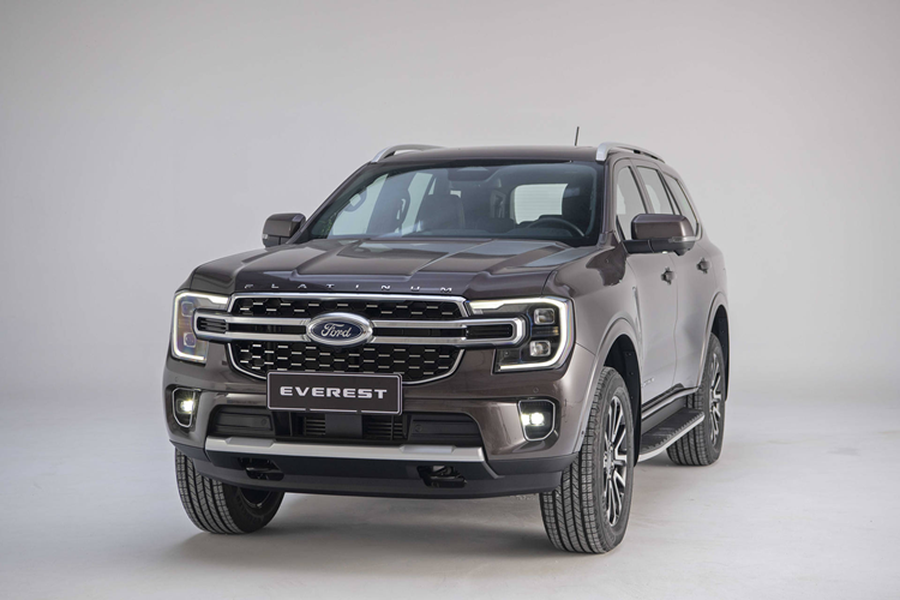 Ford Việt Nam chính thức giới thiệu phiên bản cao cấp nhất  Ford Everest Platinum 2024 mới với những nâng cấp về tính năng và thiết kế, xác lập tiêu chuẩn mới về độ an toàn, tiện nghi và khả năng vận hành vượt trội, khẳng định vị thế của Ford Everest trong phân khúc SUV.