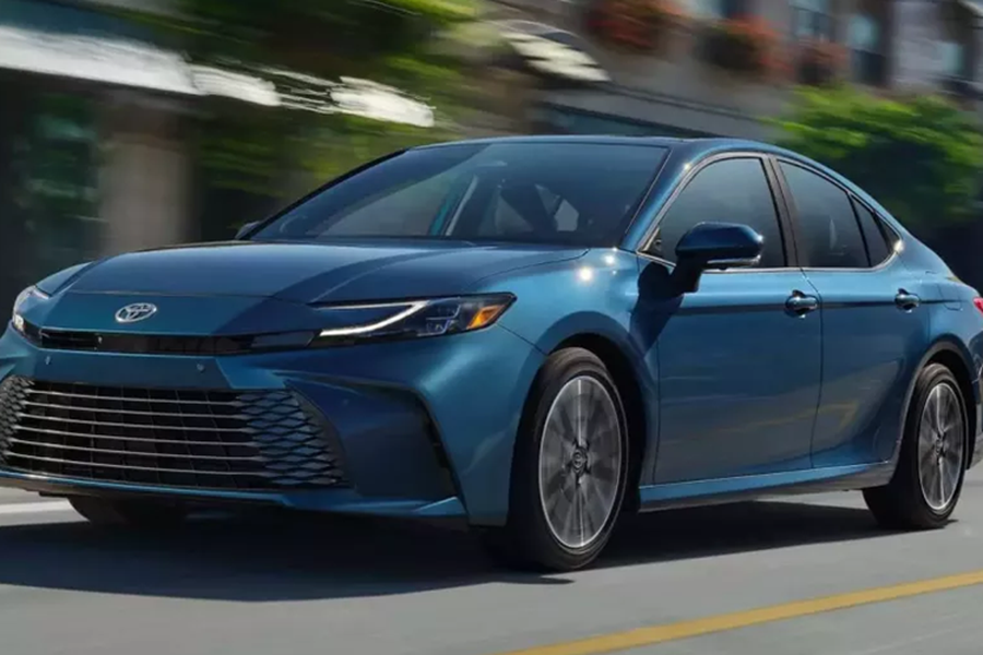  Toyota Camry 2024 mới đã lần đầu tiên trình làng trong triển lãm Ô tô Los Angeles 2023 diễn ra vào tháng 11 năm ngoái. Đến nay, hãng Toyota mới công bố giá bán của mẫu sedan hạng D này tại thị trường Mỹ.