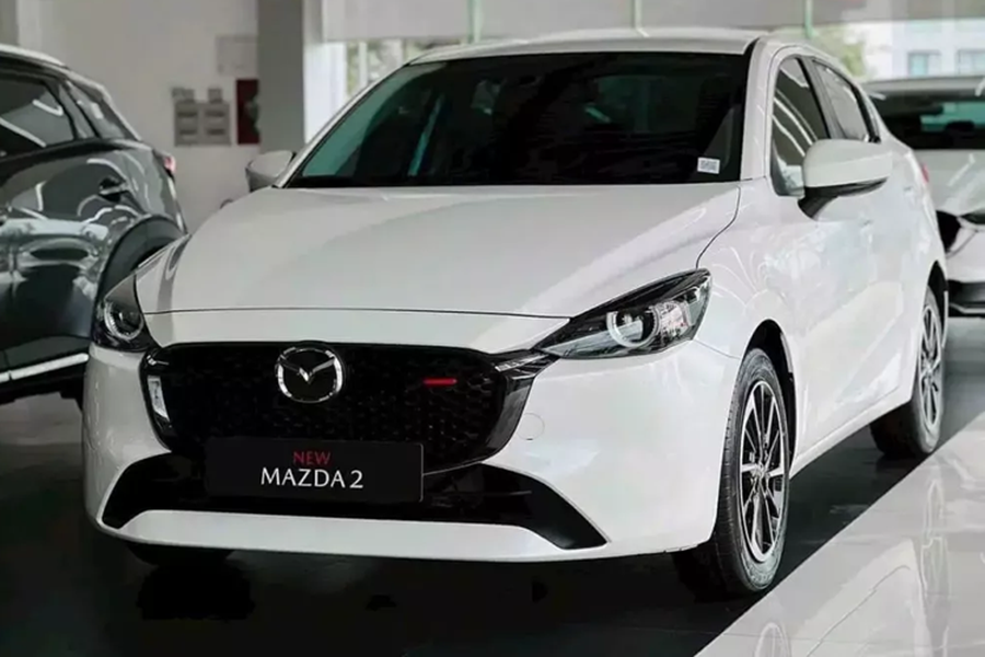 Theo công bố của nhân viên tư vấn bán hàng tại đại lý, trong tháng 5/2024 này, dòng xe  Mazda2 tại Việt Nam hiện đang được giảm giá tương đương 50% lệ phí trước bạ. Chương trình này được áp dụng cho Mazda2 Sedan nhập khẩu nguyên chiếc từ Thái Lan.