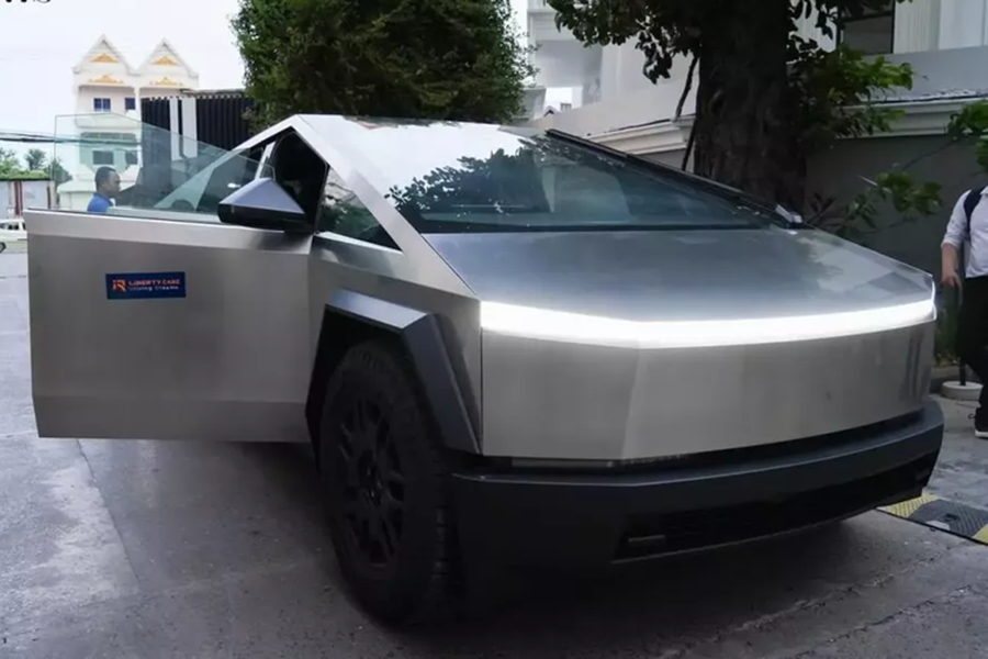  Tesla Cybertruck là bán tải điện khá thú vị đến từ hãng xe Tesla, gã khổng lồ về xe điện. Đây cũng là lần đầu tiên tỷ phú Elon Musk tạo ra 1 chiếc xe bán tải chạy hoàn toàn bằng điện.