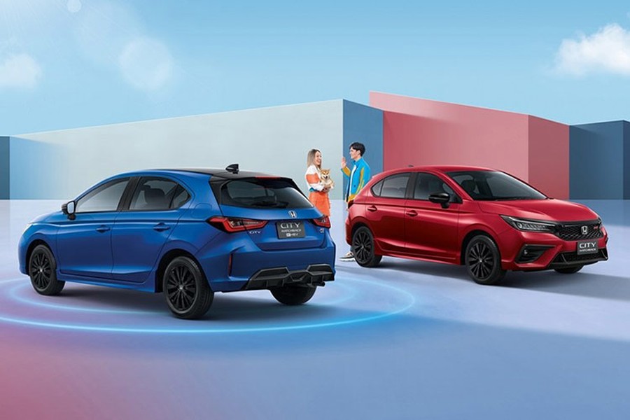 Ở lần nâng cấp này,  Honda City Hatchback 2024 mới nhận được các tính năng an toàn và công nghệ nâng cấp giống như trên mẫu City sedan facelift ra mắt trước đó, cùng biến thể e:HEV mới.