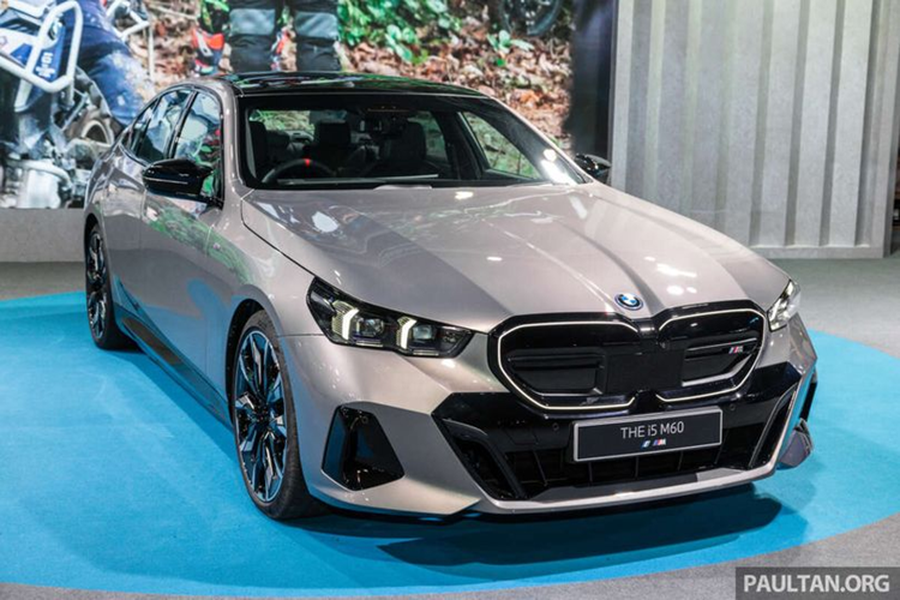 Mới đây,  BMW i5 M60 xDrive 2024 mới – phiên bản cao cấp nhất của dòng sedan thuần điện i5 đã chính thức trình làng thị trường Malaysia. Theo đó, mức giá xe BMW i5 M60 xDrive từ 478.800 RM (khoảng 2,58 tỷ đồng), đi kèm chế độ bảo hành pin 8 năm hoặc 160.000 km mặc định.