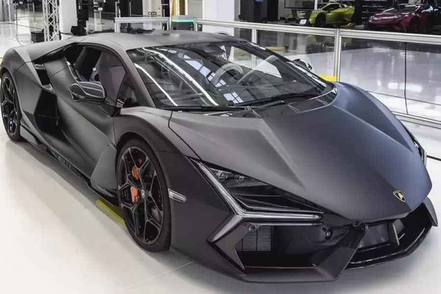 Trong vài tuần trở lại đây, thông tin về việc đại gia có biệt danh  Jacky tậu Lamborghini Revuelto và rao bán dàn siêu xe, xe thể thao khủng của mình đã nhận được sự quan tâm không nhỏ của giới mê xe trong nước.