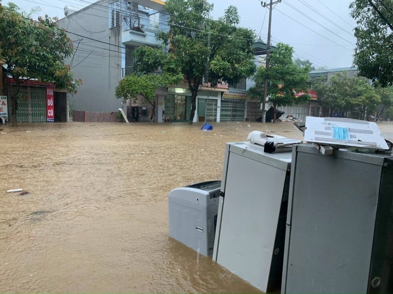 Ngày 5/7, ông Lưu Minh Hải - Giám đốc Đài khí tượng thủy văn Lào Cai cho hay, từ tối qua và sáng nay (5/7), trên địa bàn tỉnh xảy ra mưa lớn. Đặc biệt là địa bàn  TP Lào Cai. 