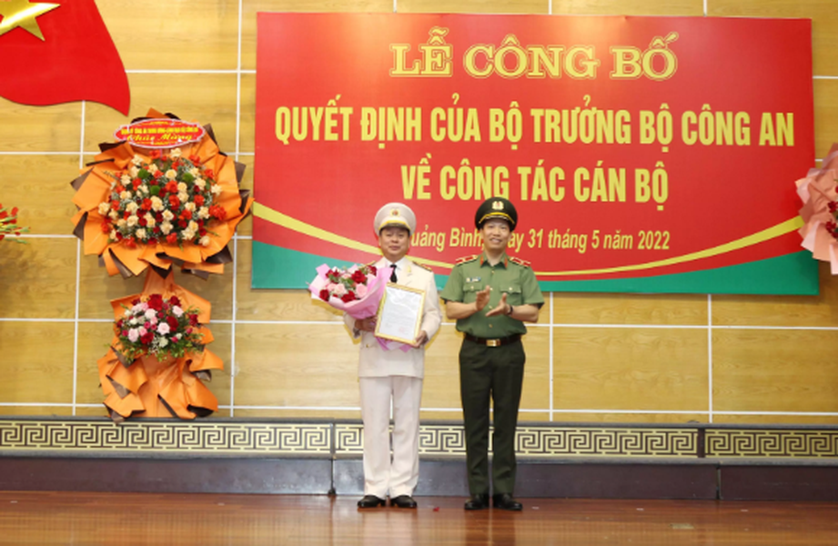 Ngày 31/5, tại Công an tỉnh Quảng Bình, Bộ Công an đã tổ chức lễ công bố Quyết định của Bộ trưởng Bộ Công an về công tác cán bộ. Thiếu tướng Lê Văn Tuyến - Thứ trưởng Bộ Công an chủ trì buổi lễ. 