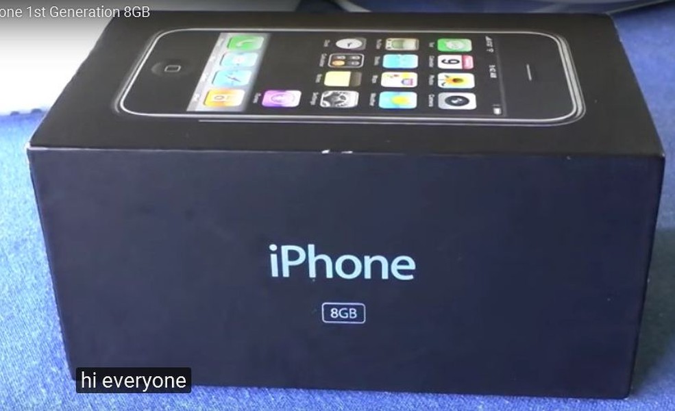 Mới đây 2 mẫu iPhone đời đầu 8 GB được rao bán với giá kỷ lục, lên tới nửa tỷ đồng. Điều khiến chiếc điện thoại này có giá đắt đỏ như vậy bởi nó vẫn chưa được đập hộp.