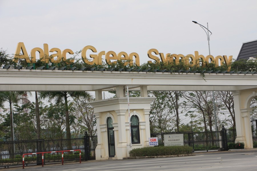 Mới đây, Công ty CP Tập đoàn An Lạc chủ đầu tư  dự án khu đô thị An Lạc Green Symphony đã đổ hàng chục mét tường bê tông kiên cố chặn đường đi tại xã Vân Canh, huyện Hoài Đức, Hà Nội) khiến người dân bức xúc và tập trung phản đối.