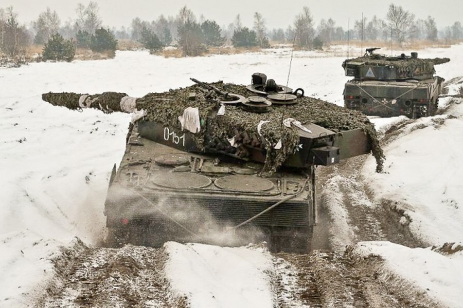  Quân đội Ukraine đã đưa xe tăng Leopard 2 vừa nhận từ Ba Lan đến tăng cường cho mặt trận Bakhmut. Chưa biết số xe tăng này, có thể đem lại lợi thế gì cho Quân đội Ukraine tại đây, nhưng trên thực tế, nó trở thành mục tiêu săn lùng của Quân đội Nga.