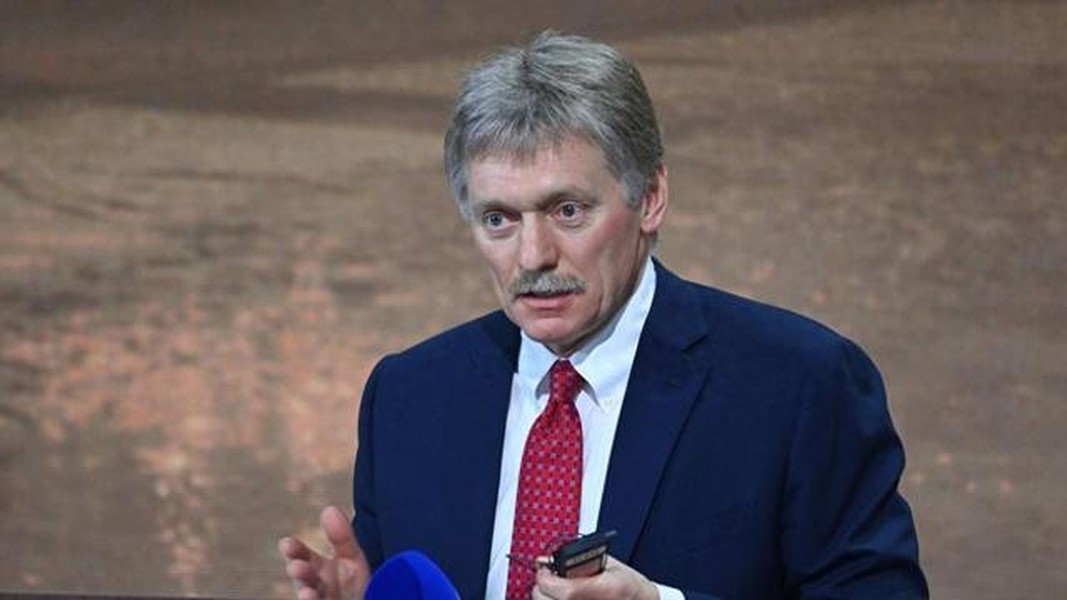 Ngày 22/3, người phát ngôn Điện Kremlin, ông Dmitry Peskov khi trả lời nhật báo Arguments and Facts của Nga cho biết, nước Nga giờ đây "đang trong tình trạng chiến tranh", với lý do phương Tây đã can thiệp và đứng về phía Ukraine.