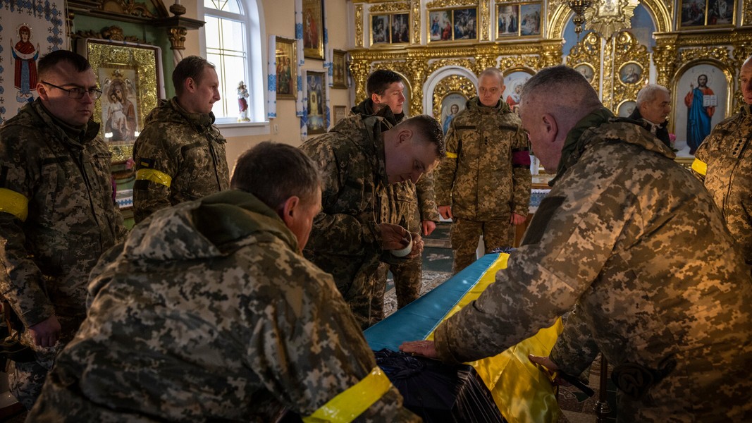 Trong những ngày qua,  tình hình chiến sự ở Ukraine có chiều hướng xấu đi rõ rệt theo hướng bất lợi cho Kiev. Chỉ trong vòng một ngày, Ukraine lần lượt nhận được ba tín hiệu bất lợi lớn, khiến họ thực sự khó thay đổi cục diện chiến sự? 