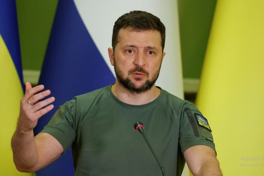 Gần một năm sau khi dự luật hạ tuổi nhập ngũ được thông qua, Tổng thống Ukraine Zelensky cuối cùng đã ký dự luật. Bắt đầu từ ngày 3/4 theo giờ địa phương, độ tuổi nhập ngũ tối thiểu ở Ukraine đã chính thức hạ từ 27 xuống 25.