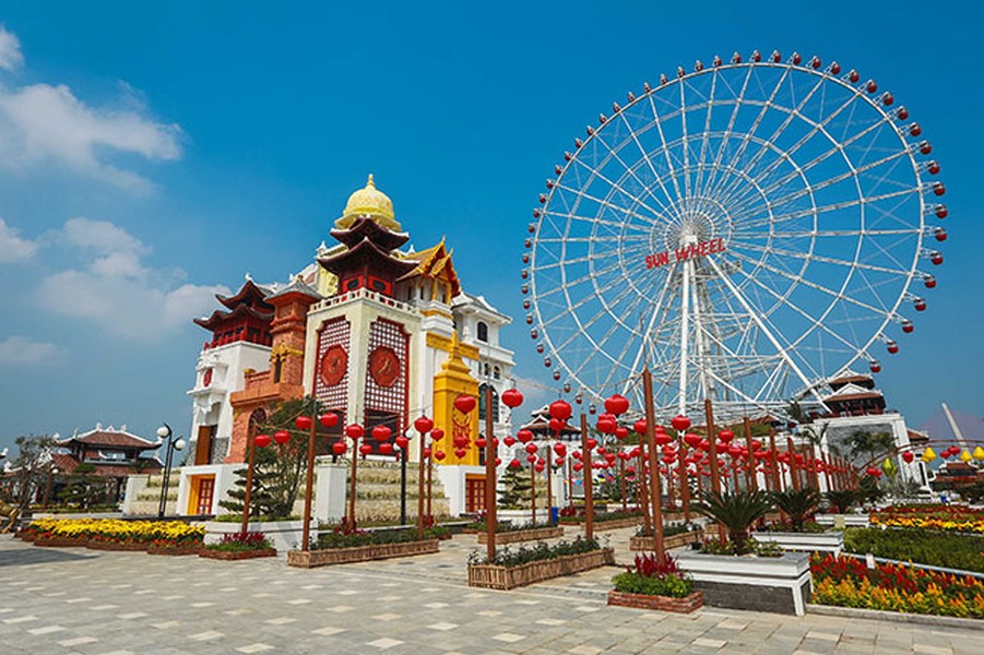 Asia Park (Đà Nẵng) là một trong những khu công viên vui chơi giải trí hàng đầu tại Đông Nam Á. Được khởi công xây dựng từ 20/5/2013 cho đến nay nhiều  trò chơi cảm giác mạnh như Vòng quay Sun Wheel, Singapore Sling... đã đi vào hoạt động và được kỳ vọng sẽ hoạt động hết công suất trong dịp nghỉ lễ 30/4 năm nay.