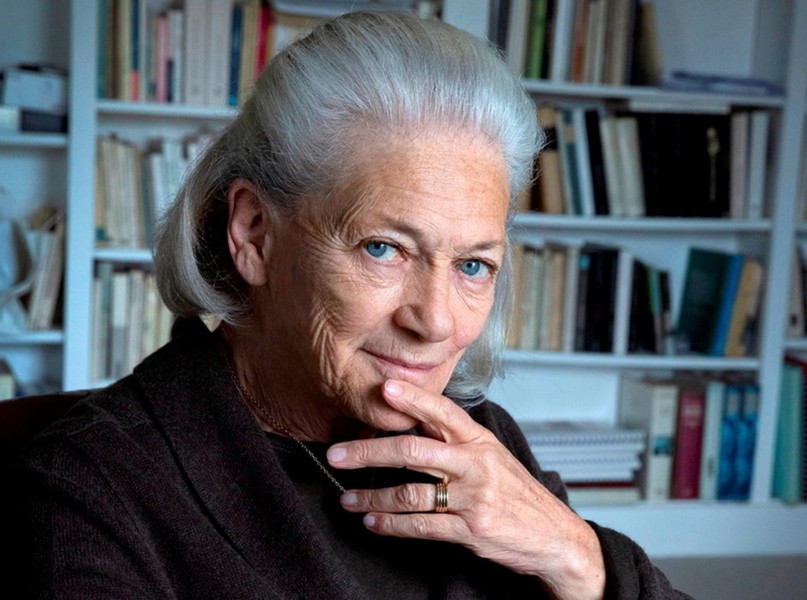 1. Elisabeth Badinter - 1,3 tỷ đôla Mỹ : là nhà triết học, tác giả và nhà sử học người Pháp. Badinter được mệnh danh là “Nữ trí thức có ảnh hưởng nhất của Pháp”. (Nguồn: lepoin.fr)