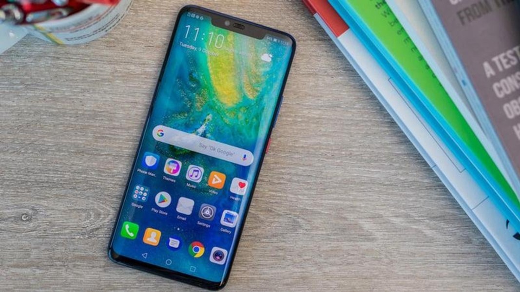 1. Huawei Mate 20 Pro đứng đầu danh sách với  thời lượng pin lên đến 11h35 với kích thước pin 4200 mAh.