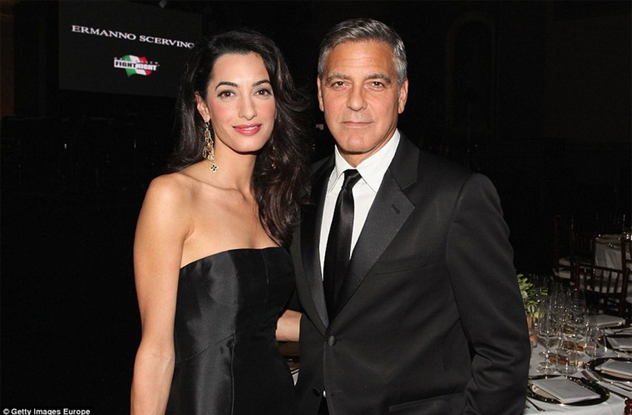 Đám cưới của nam tài tử Hollywood George Clooney và nữ luật sư Amul Alamuddin đã diễn ra tại Venice, Italy, ngày 27/9. Được biết toàn bộ chi phí đám cưới do bố mẹ cô dâu chi trả.