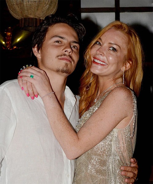 Tỷ phú người Nga 22 tuổi, Egor Tarabasov gặp và quen với  Lindsay Lohan qua giới thiệu của một người bạn chung trong một bữa tiệc. Hai người hẹn hò với nhau từ 8 tháng trước. Thời gian đó Lindsay cho biết cô rất hạnh phúc và Egor là một chàng trai tuyệt vời.