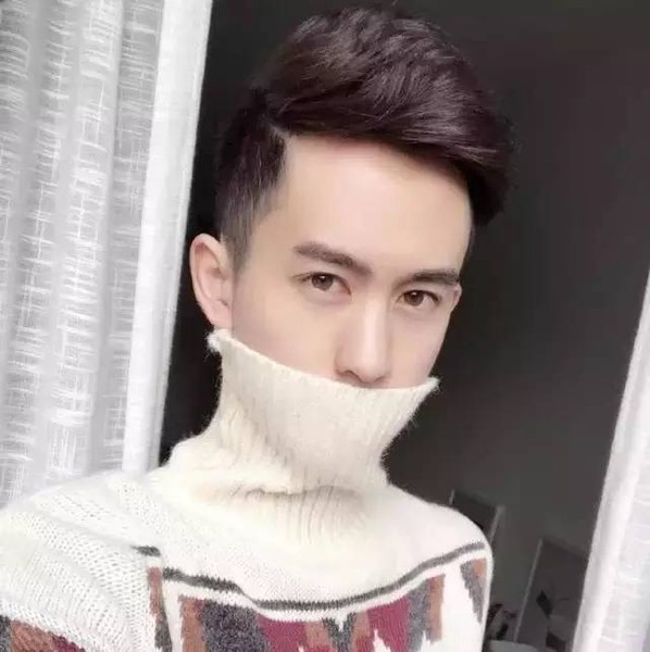 Tốt nghiệp 2 năm trước đây, Lý Bạch Lộc, một  chàng hot boy điển trai cũng giống như bao sinh viên mới ra trường khác, sống một cuộc sống khó khăn, bon chen. Sau thời gian dài sống trong những căn phòng trọ chật hẹp, thiếu ánh sáng vùng nội ô, Bạch Lộc nhận ra rằng mình bị bối rối, mất phương hướng, ý tưởng sáng tạo cũng cạn kiệt. (Nguồn Youthwant)