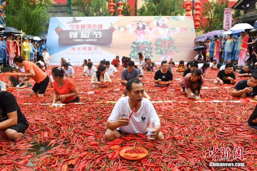 Mới đây, tại cổ thành Thán Hà, huyện Ninh Hương, tỉnh Hồ Nam, Trung Quốc diễn ra một cuộc thi kỳ lạ.