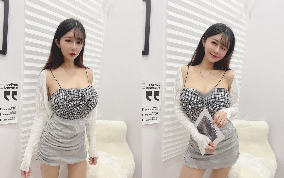 An Hi là một trong những  hot girl gợi cảm nổi tiếng nhất Đài Loan. Cô nàng sở hữu khuôn mặt V-line, nụ cười ngọt ngào và đặc biệt là vòng một cup F, từng được tung hô là "nữ thần siêu vòng 1".