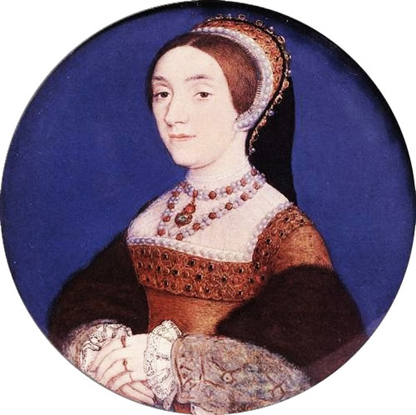 Lần đầu tiên gặp Catherine Howard năm 1539, vua Henry VIII (1491-1547) đã trúng tiếng sét ái tình với người đẹp khi bà mới 15 tuổi. Trước đó, Catherine Howard là người hầu danh dự của Hoàng hậu thứ 4 Anne of Cleves.