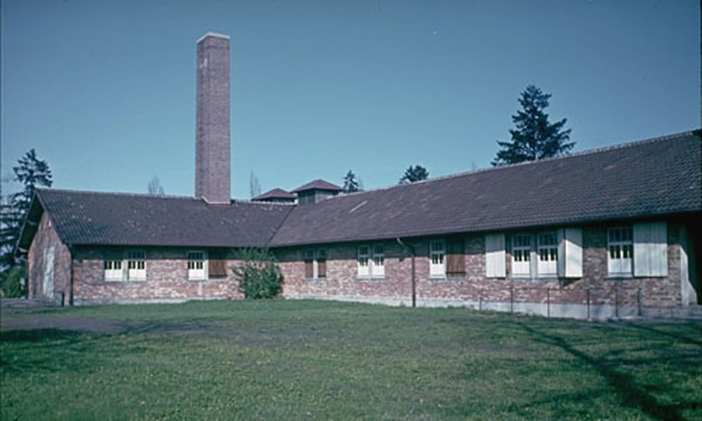 Dachau là trại tập trung đầu tiên trên lãnh thổ Đức do Đức quốc xã xây dựng. Trong thời gian nắm quyền, phát xít Đức đã giam giữ, tra tấn và giết hại hàng chục nghìn người tại trại tập trung Dachau.