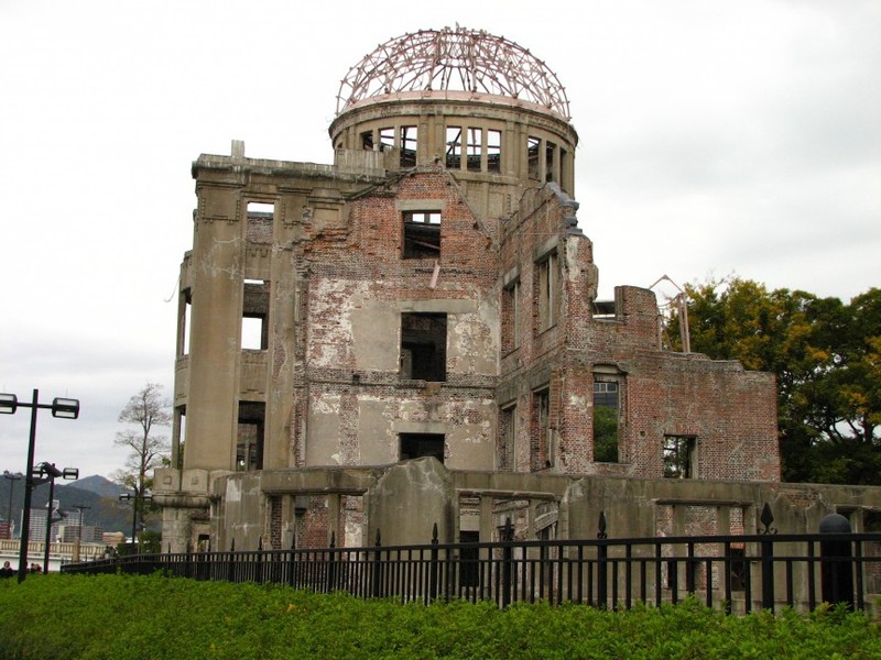 1. Khu tưởng niệm hòa bình Hiroshima ở Hiroshima, Nhật Bản. Vào buổi sáng ngày 6/4/1945, Mỹ đã thả một quả bom nguyên tử xuống thành phố Hiroshima.