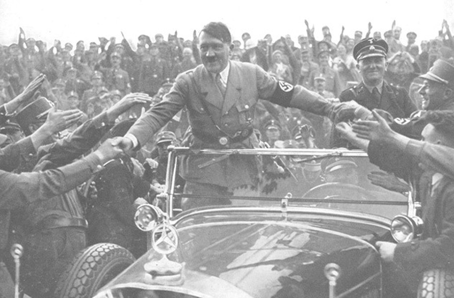 Năm 1930,  Hitler chết hụt trong tai nạn ô tô, y đã may mắn thoát chết một cách kỳ diệu. Cố vấn cấp cao về kinh tế và các vấn đề chung của Đảng Quốc xã là Otto Wagener đã hé lộ thông tin động trời trên.